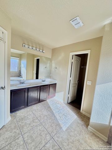 6814 Puente Fields, Converse, TX 78109