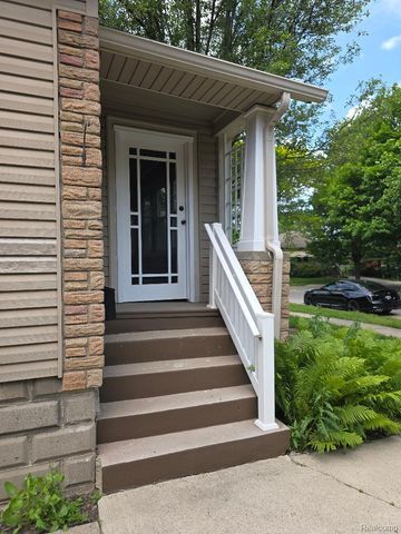 177 N Riverbank Street, Wyandotte, MI 48192