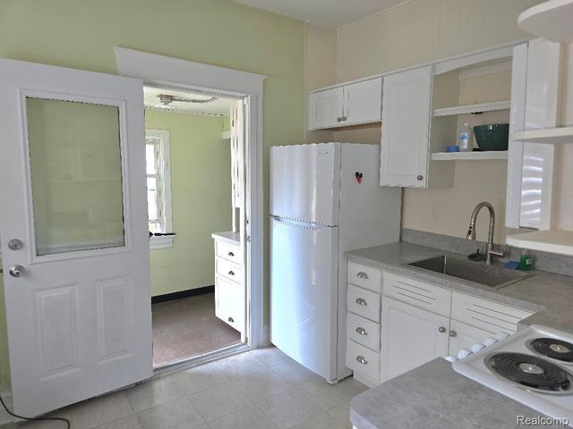 177 N Riverbank Street, Wyandotte, MI 48192