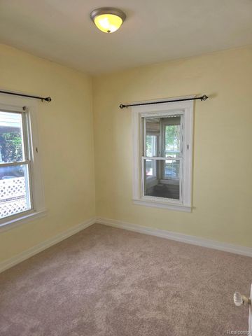 177 N Riverbank Street, Wyandotte, MI 48192