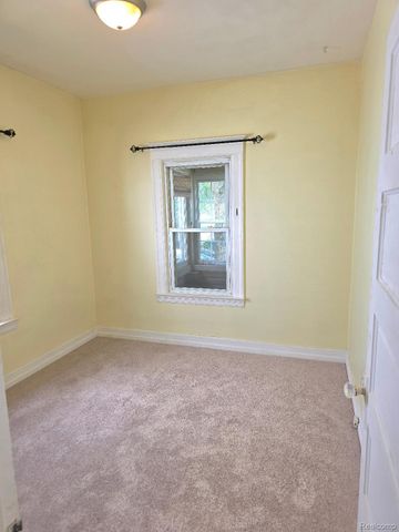 177 N Riverbank Street, Wyandotte, MI 48192