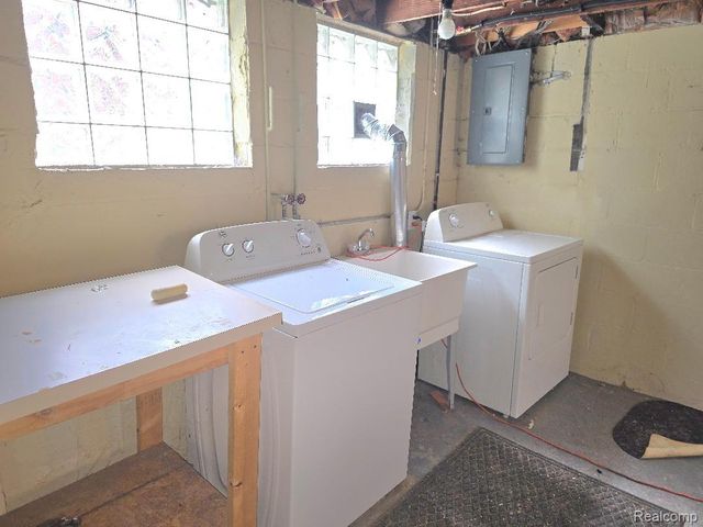 177 N Riverbank Street, Wyandotte, MI 48192