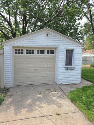 177 N Riverbank Street, Wyandotte, MI 48192