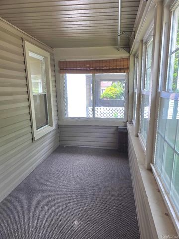 177 N Riverbank Street, Wyandotte, MI 48192