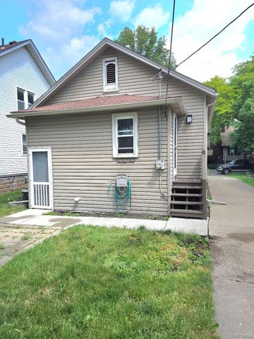 177 N Riverbank Street, Wyandotte, MI 48192