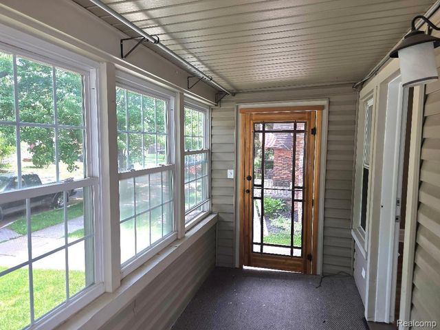 177 N Riverbank Street, Wyandotte, MI 48192