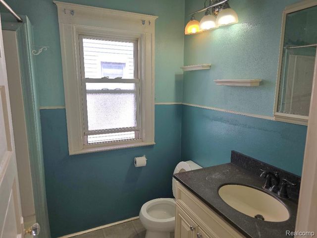 177 N Riverbank Street, Wyandotte, MI 48192