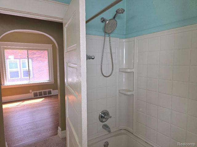 177 N Riverbank Street, Wyandotte, MI 48192