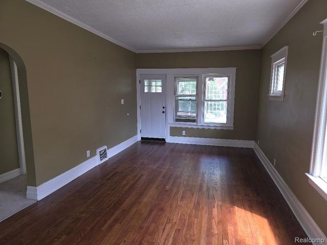177 N Riverbank Street, Wyandotte, MI 48192