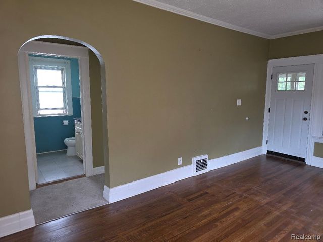 177 N Riverbank Street, Wyandotte, MI 48192