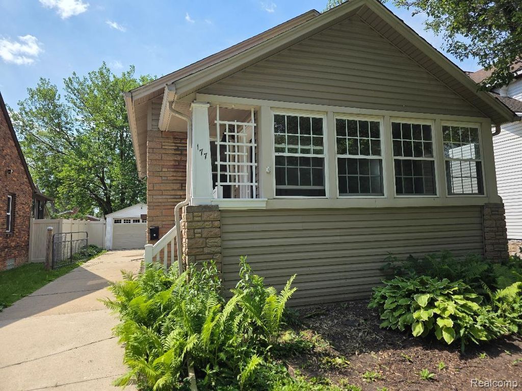 177 N Riverbank Street, Wyandotte, MI 48192