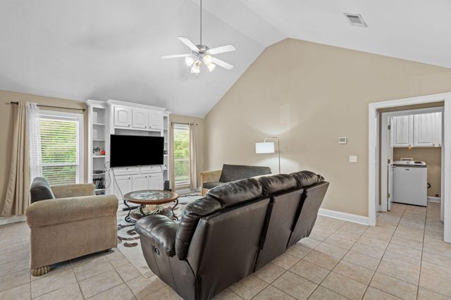 146 Longwood Pl, Hattiesburg, MS 39402