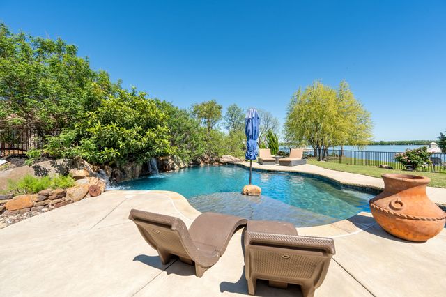 2210 Stone Hollow Drive, Rowlett, TX 75088