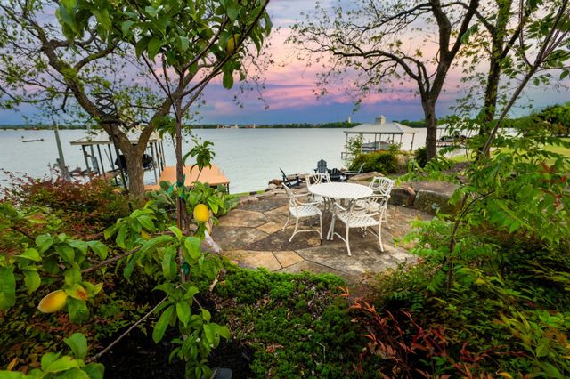 2210 Stone Hollow Drive, Rowlett, TX 75088