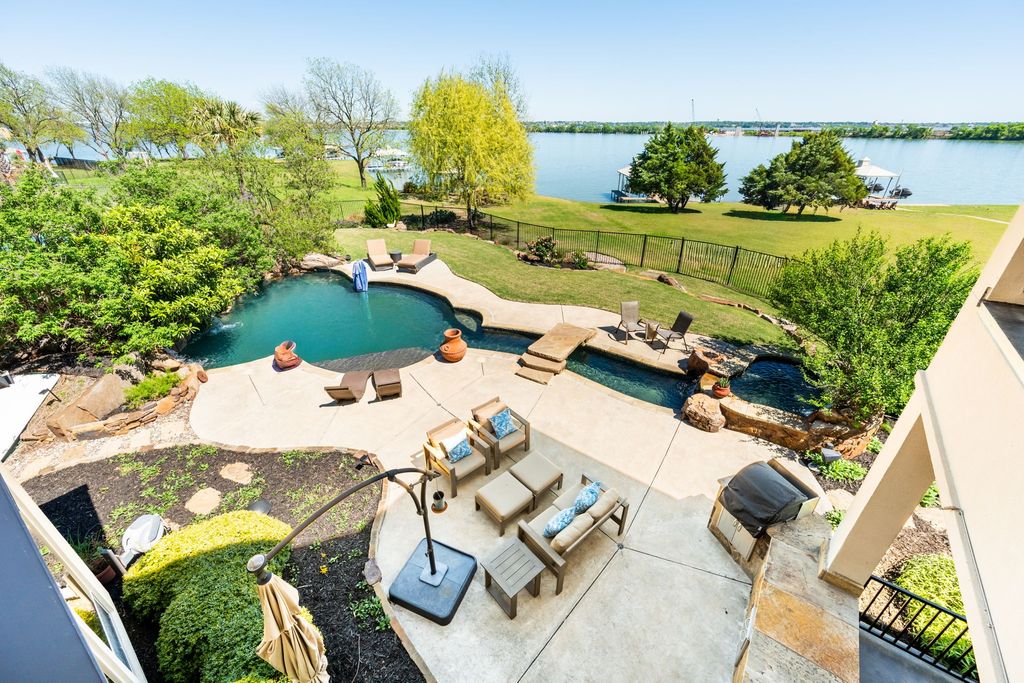 2210 Stone Hollow Drive, Rowlett, TX 75088