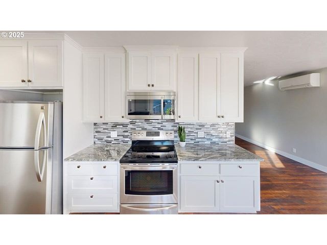 425 MEMORY Ln, Brookings, OR 97415
