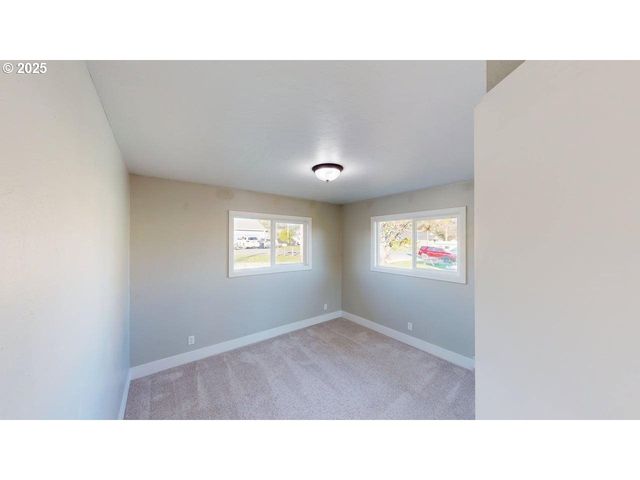 425 MEMORY Ln, Brookings, OR 97415