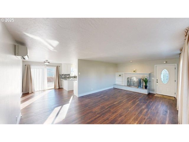 425 MEMORY Ln, Brookings, OR 97415