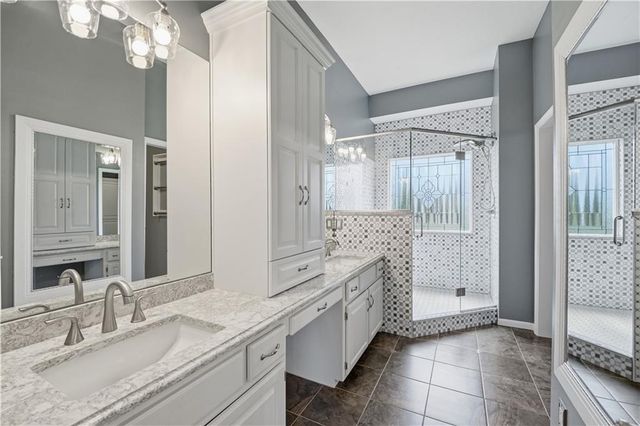 1305 SW Crystal Creek Place, Blue Springs, MO 64015