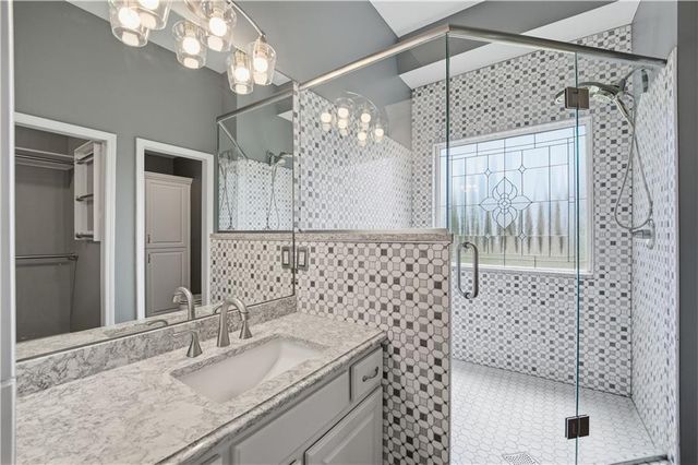 1305 SW Crystal Creek Place, Blue Springs, MO 64015