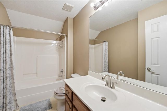 1305 SW Crystal Creek Place, Blue Springs, MO 64015