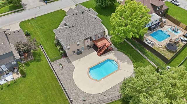 1305 SW Crystal Creek Place, Blue Springs, MO 64015
