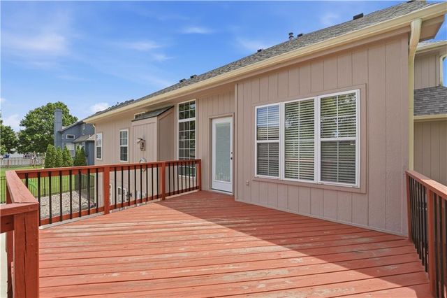 1305 SW Crystal Creek Place, Blue Springs, MO 64015