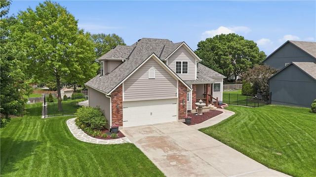 1305 SW Crystal Creek Place, Blue Springs, MO 64015