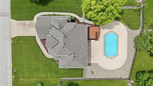1305 SW Crystal Creek Place, Blue Springs, MO 64015