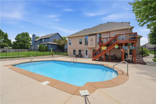 1305 SW Crystal Creek Place, Blue Springs, MO 64015