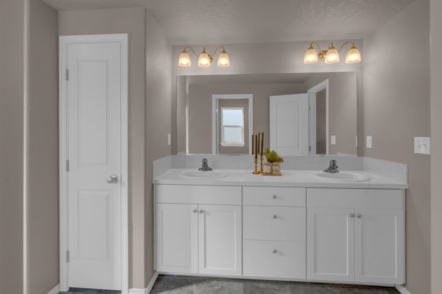 1718 E Mead Ln, Spokane, WA 99218