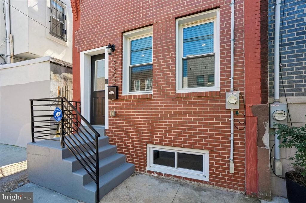 2208 E DICKINSON ST, PHILADELPHIA, PA 19146 — photo 2