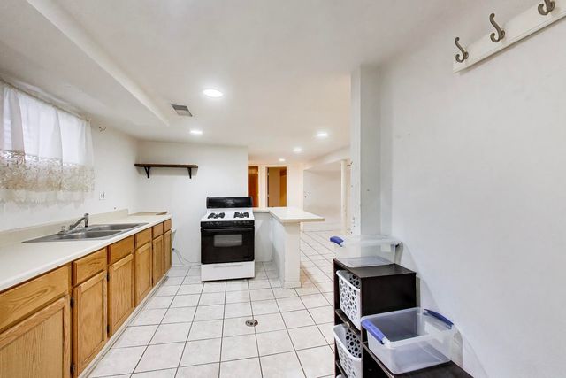 2941 N Rutherford Avenue, Chicago, IL 60634