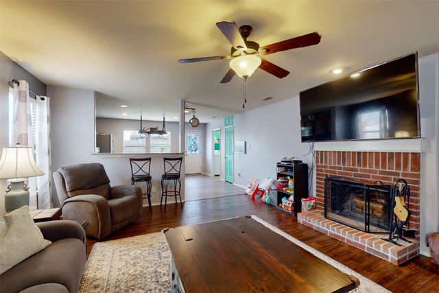 7016 Derbyshire Drive, Fort Worth, TX 76137