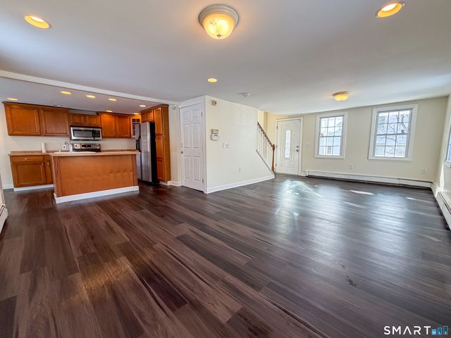 6 Hillside Court, Middletown, CT 06457