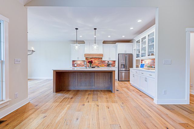 6007 Brentwood Drive, Crestwood, KY 40014