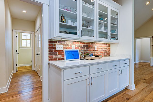 6007 Brentwood Drive, Crestwood, KY 40014