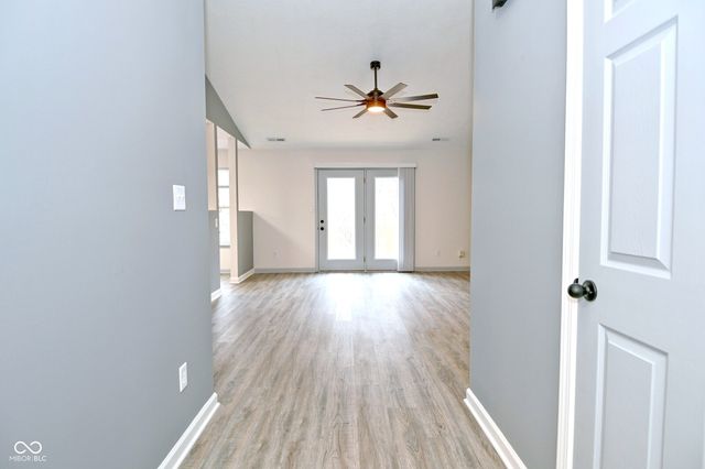 8732 Woodpointe Circle, Indianapolis, IN 46234