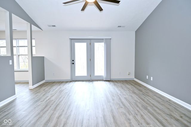 8732 Woodpointe Circle, Indianapolis, IN 46234