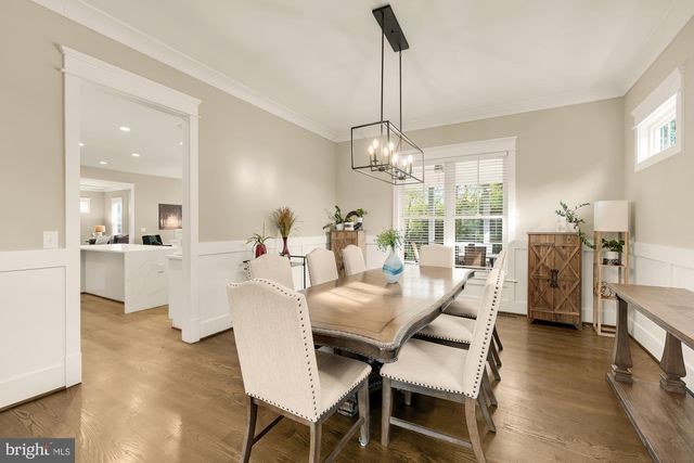 10602 OAK PL, Fairfax, VA 22030