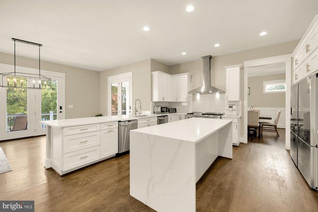 10602 OAK PL, Fairfax, VA 22030