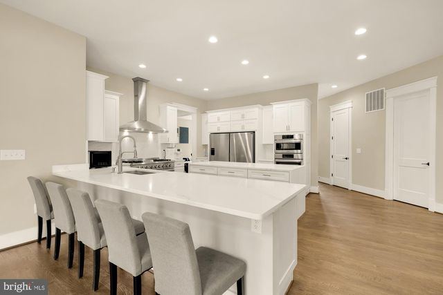 10602 OAK PL, Fairfax, VA 22030