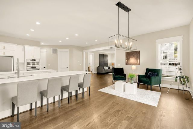 10602 OAK PL, Fairfax, VA 22030