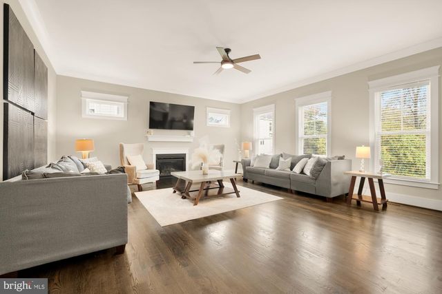 10602 OAK PL, Fairfax, VA 22030