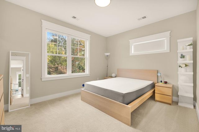 10602 OAK PL, Fairfax, VA 22030