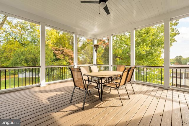 10602 OAK PL, Fairfax, VA 22030