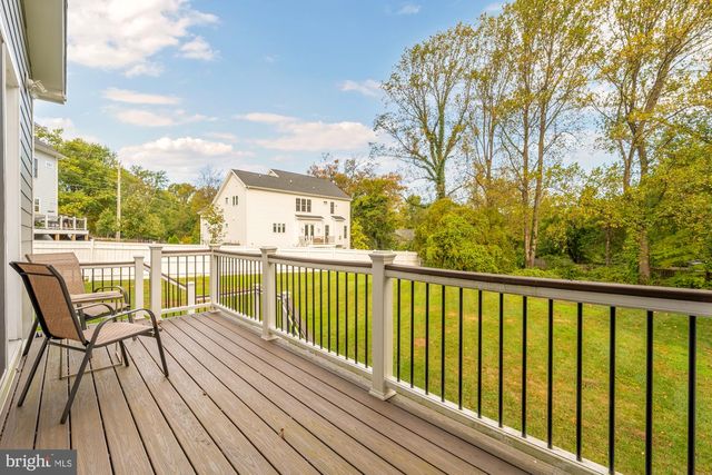 10602 OAK PL, Fairfax, VA 22030