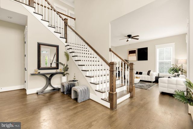 10602 OAK PL, Fairfax, VA 22030