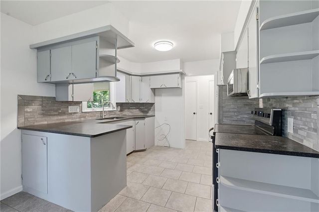 7915 Evanston Street, Raytown, MO 64138
