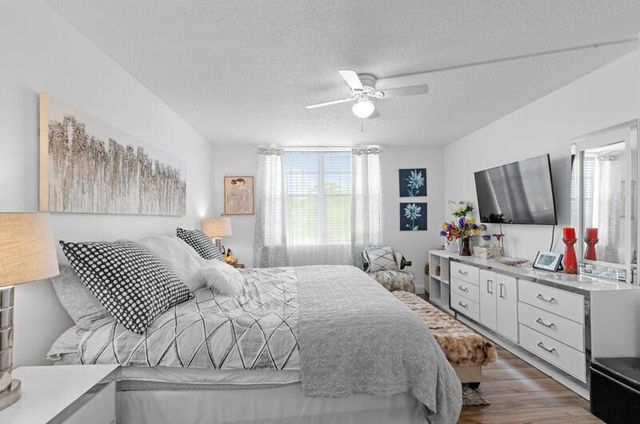 4850 NW 29th Court 430, Lauderdale Lakes, FL 33313